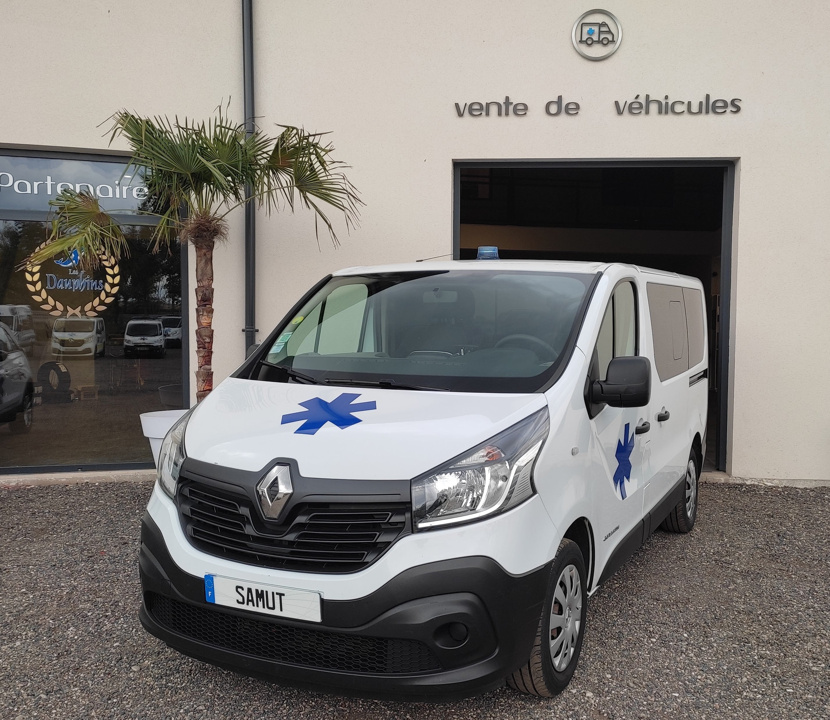 Samut Ambulance-Renault-Trafic-1 Achetez une ambulance d'occasion  