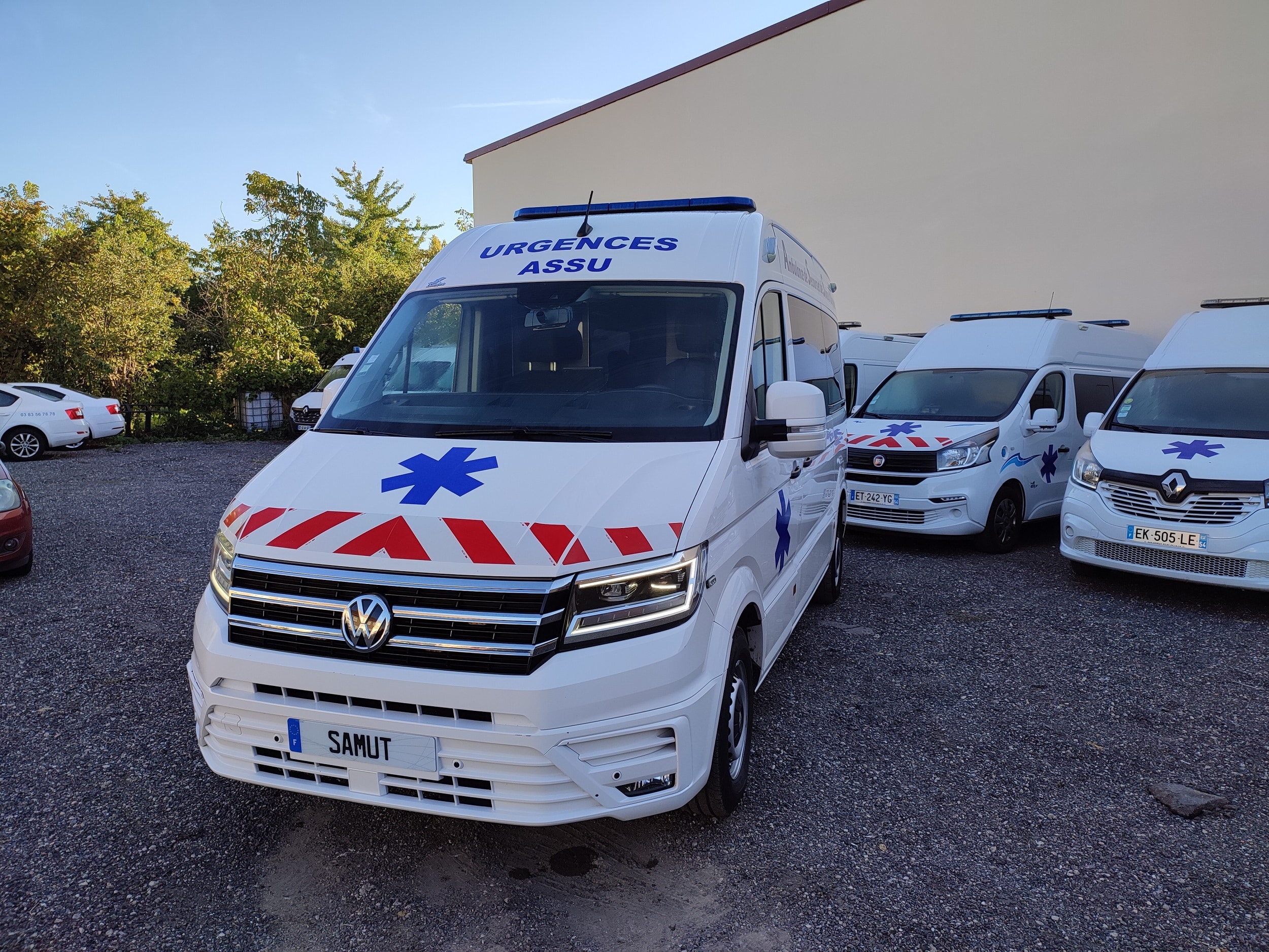 Samut Ambulance-Volkswagen-Crafter-L2H2-Type-B-2 Volkswagen Crafter  
